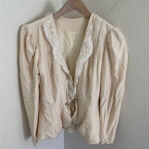 Vintage Victorian cream riding jacket puff sleeve lace bow back detail